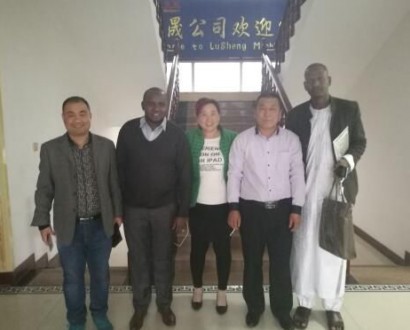 幾內(nèi)亞客戶來廠訂購設備